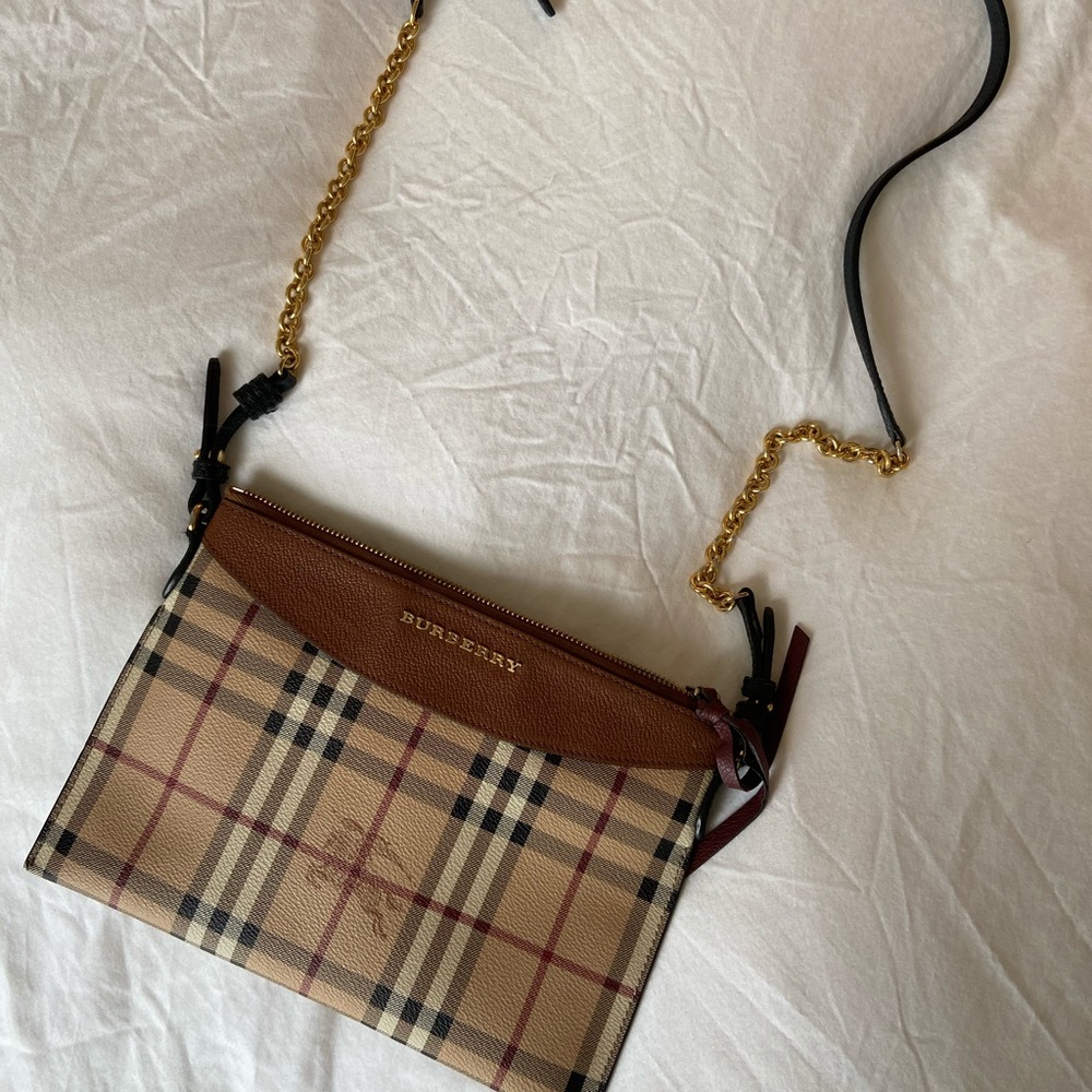 Burberry Peyton crossbody bag haymaker